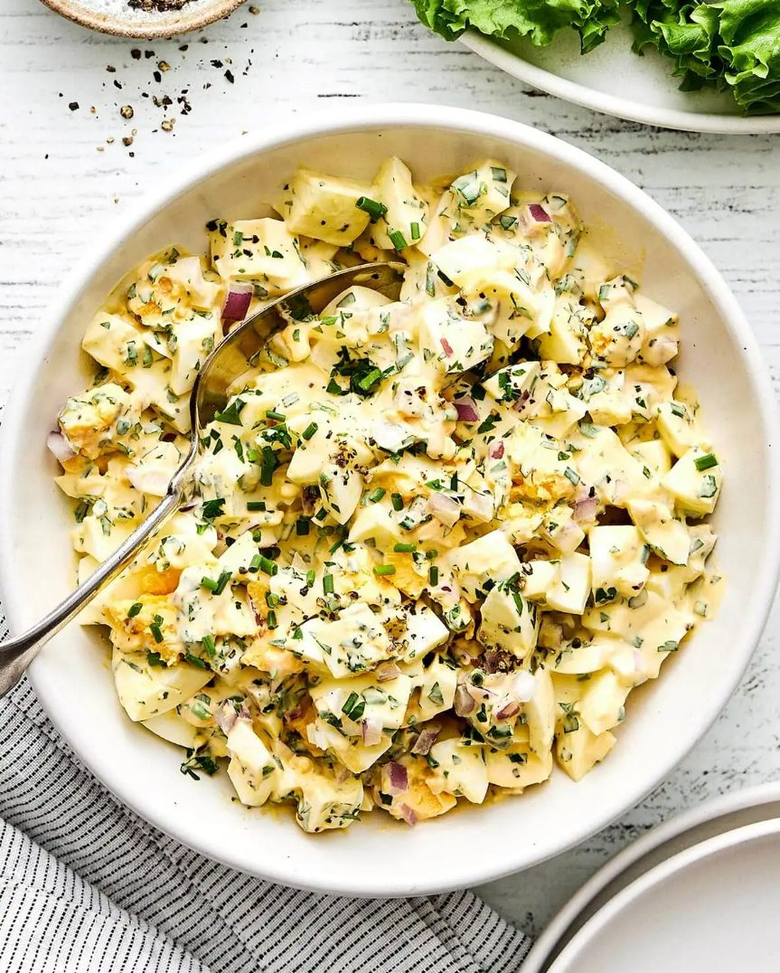 Chopped egg salad with herbs and red onion